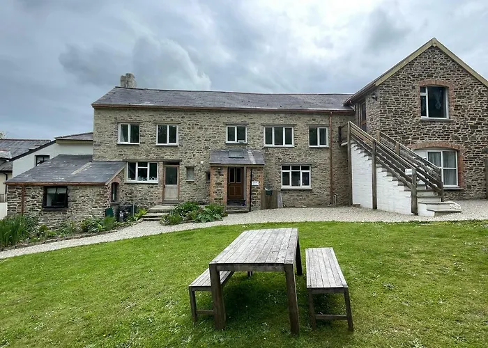 The Old Rectory Southcott Apartment In Jacobstow 10 Mins To Widemouth Bay And Crackington Haven,15 Mins Bude,20 Mins Tintagel, 27 Mins Port Issac