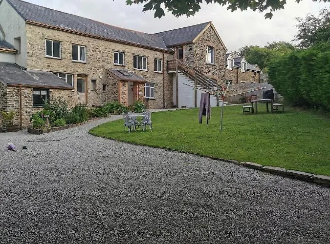 The Old Rectory Southcott Apartment In Jacobstow 10 Mins To Widemouth Bay And Crackington Haven,15 Mins Bude,20 Mins Tintagel, 27 Mins Port Issac